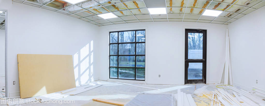 建筑工地開(kāi)掛的天花板